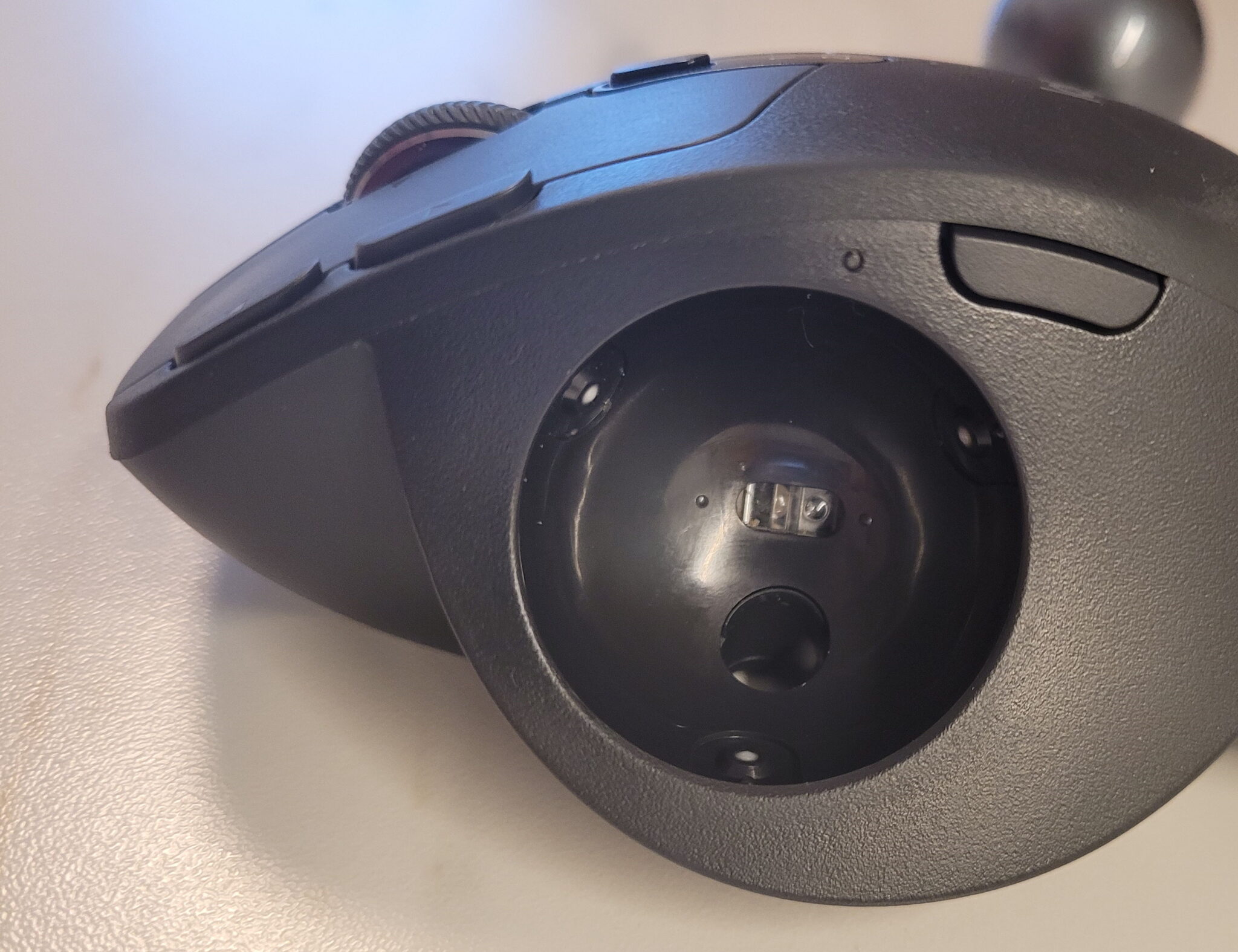 How to clean/remove trackball/ball from logitech MX Ergo Recensioni